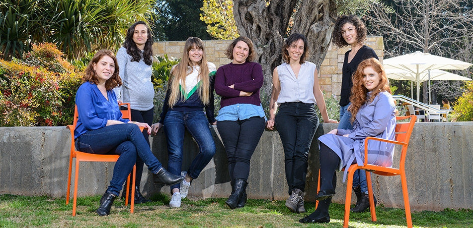 七种科学七种妇女:L-R:Yael Gropper,Eden Yifrach,Michal Shavit,Gil Schwarts,Gil Goffer,Adi Millman和Rosalie Lipsh