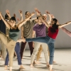 Batsheva Dance公司在Suzanne Dellal Center进行。