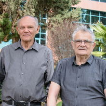 Leslie Leserowitz教授（左），Meir Lahav教授和Zelig Eshhar教授